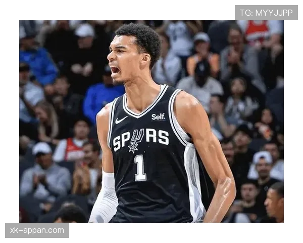 文班亚马挡拆防守保障禁区，区别于约基奇的组织牵扯