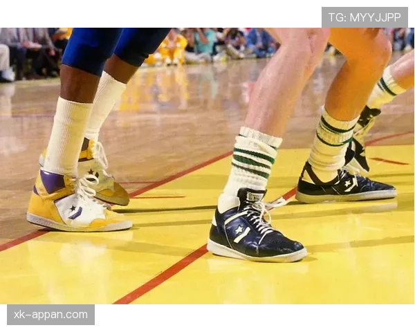 拉里伯德连续关键三分打破防守布局拉开对阵魔术差距