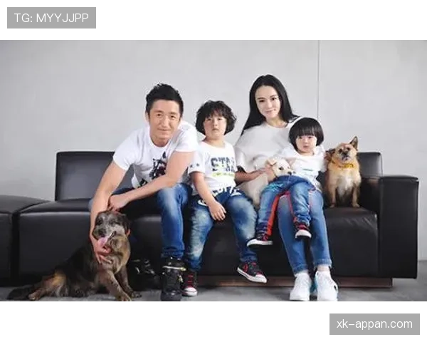 邹市明家的冰箱里只放蛋白粉和冰块?